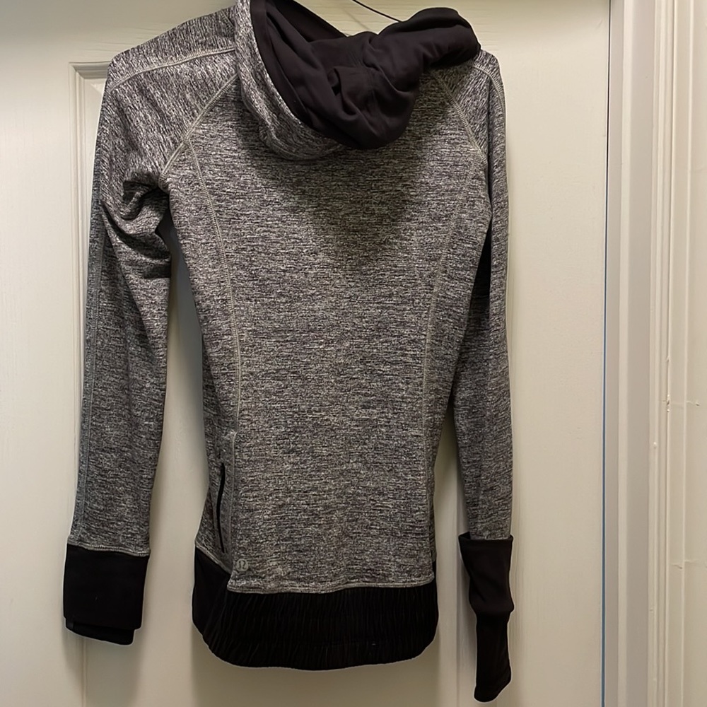 Lululemon pull over - Picture 3 of 4